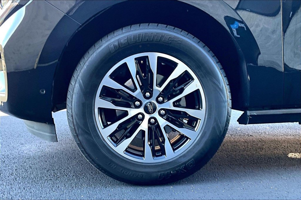 Certified 2025 Ford Expedition Platinum AWD/4WD image 9