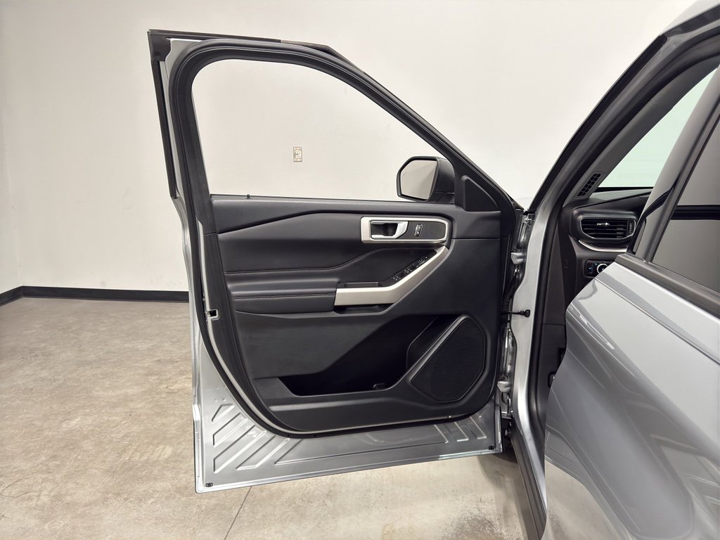 Certified 2023 Ford Explorer XLT w/ Equipment Group 202A image 9