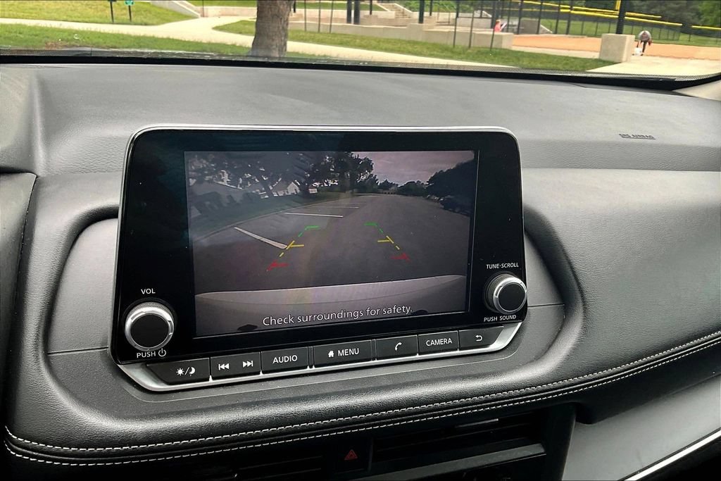 Used 2024 Nissan Rogue S FWD image 15
