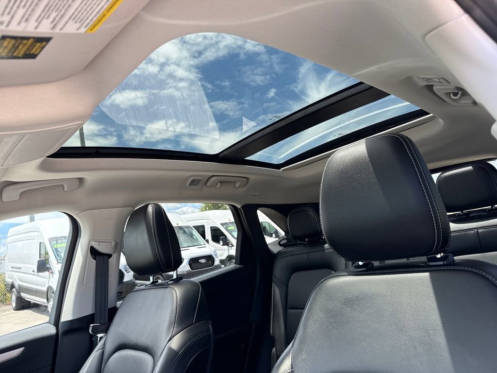 Certified 2022 Ford Escape SEL FWD image 9