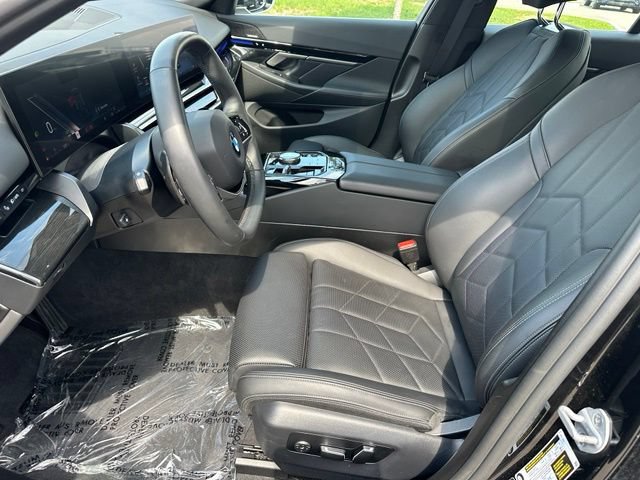 Used 2025 BMW 530i xDrive AWD/4WD image 16
