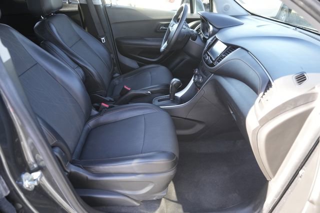 Used 2017 Chevrolet Trax LT w/ LT Convenience Package image 18