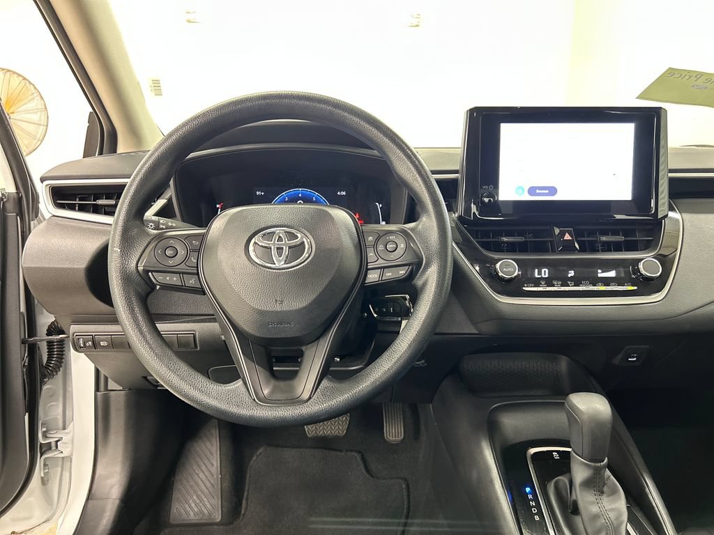 Used 2026 Toyota Corolla LE FWD image 7