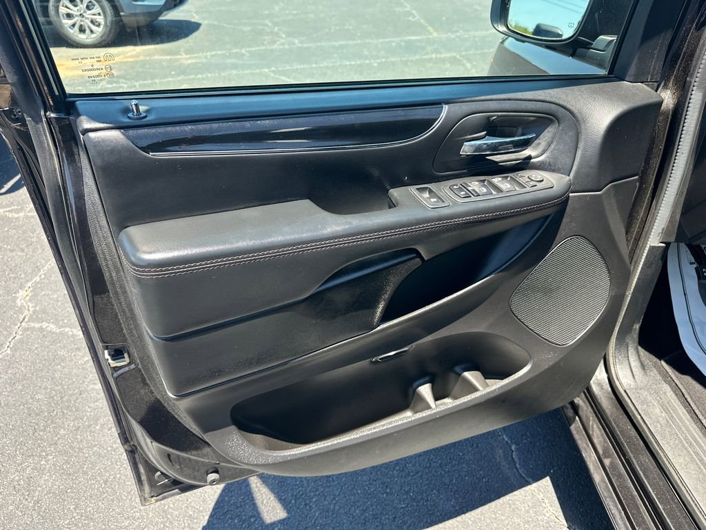 Used 2020 Dodge Grand Caravan SE FWD image 10