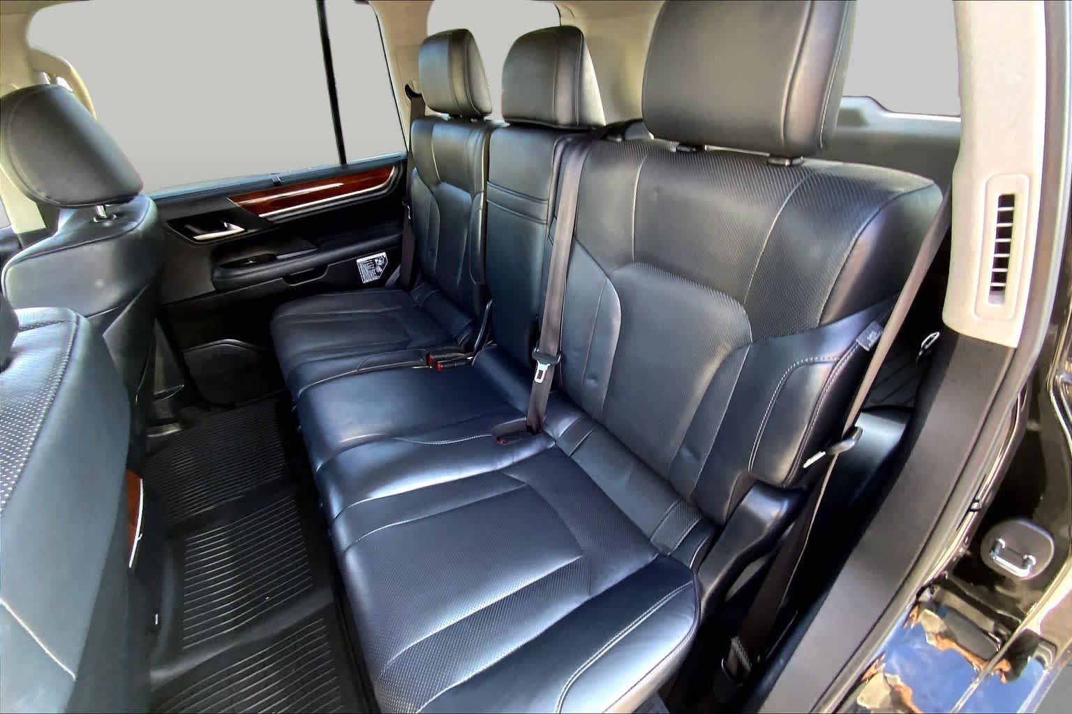 Used 2019 Lexus LX 570 4WD w/ Luxury Package image 19