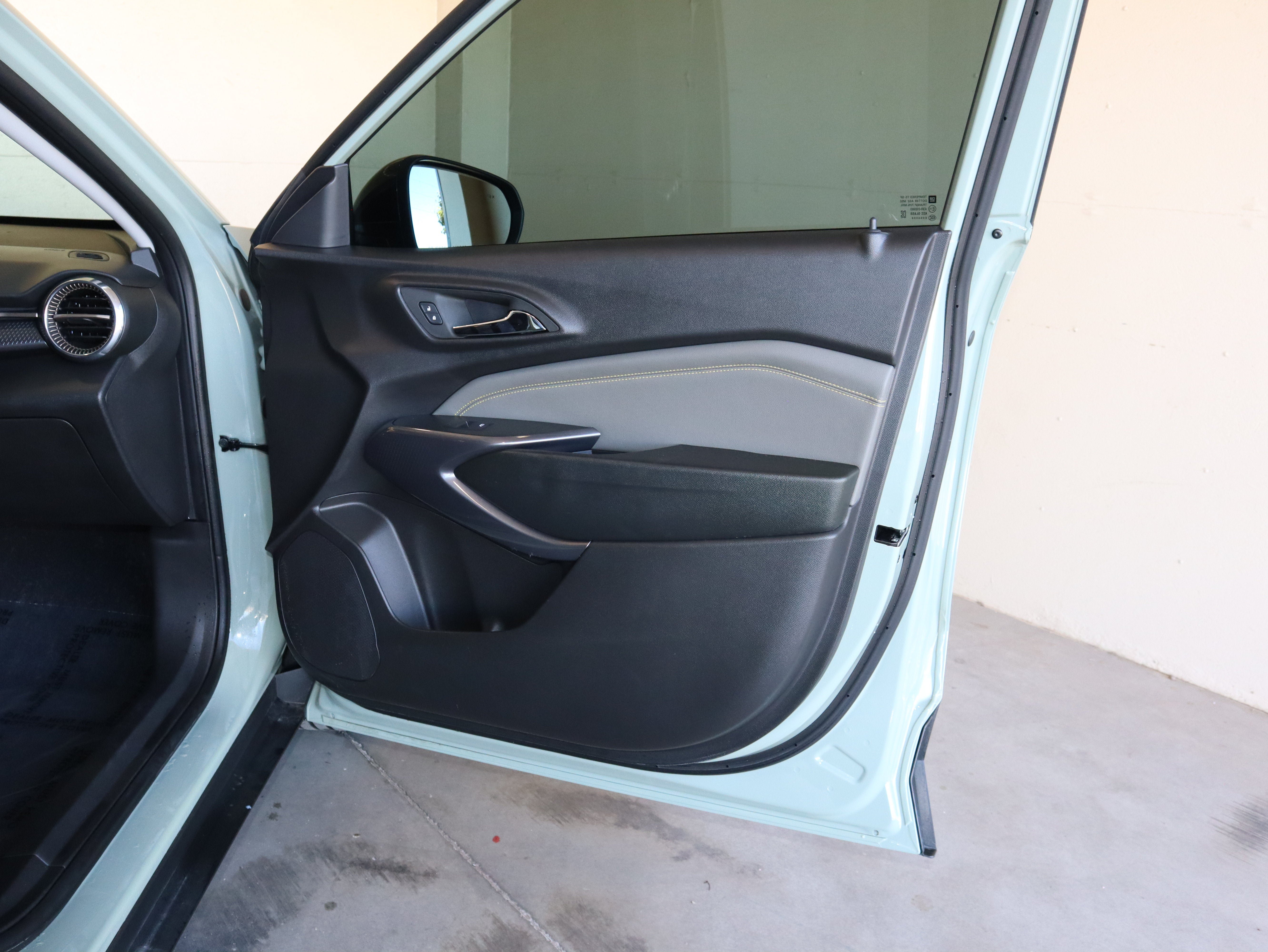 Used 2025 Chevrolet Trax ACTIV w/ Driver Confidence Package FWD image 39