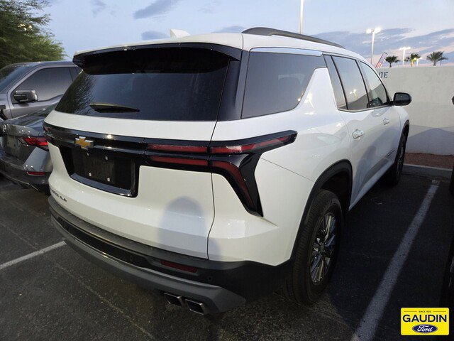 Used 2025 Chevrolet Traverse LT AWD/4WD image 2
