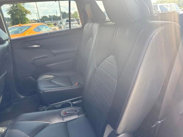 Used 2022 Toyota Highlander XLE FWD image 27