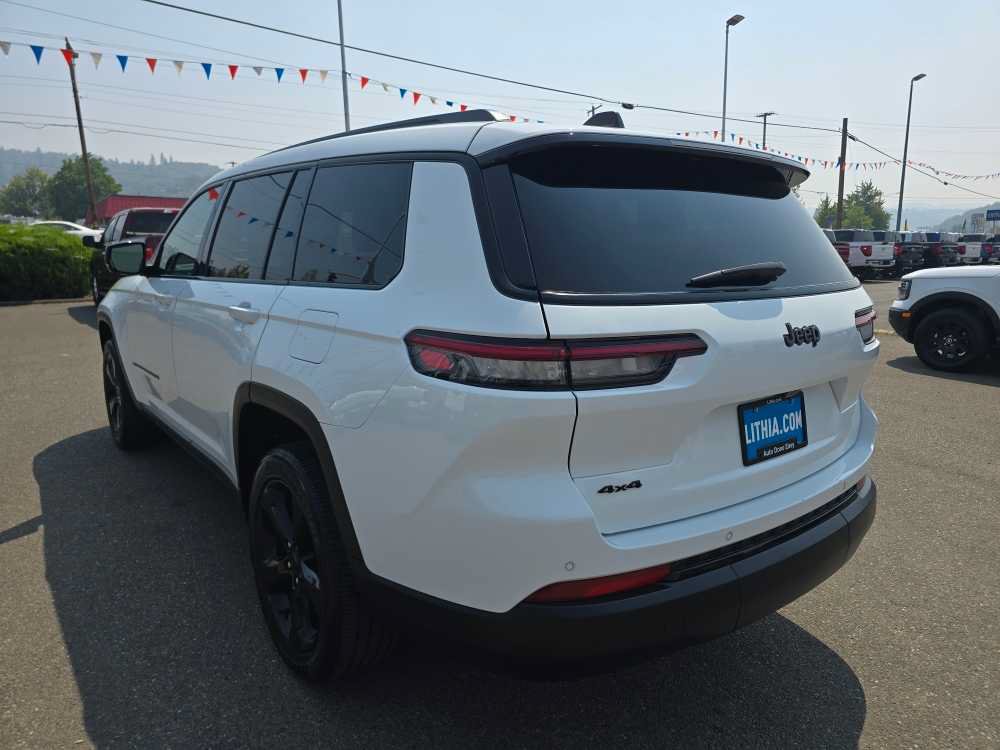 Used 2023 Jeep Grand Cherokee L Laredo AWD/4WD image 3