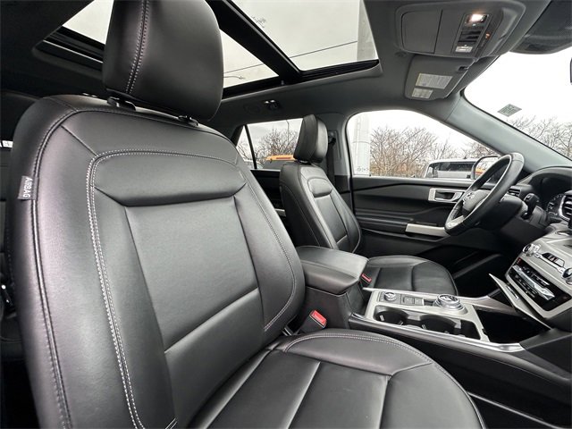 Certified 2022 Ford Explorer XLT w/ Equipment Group 202A image 35