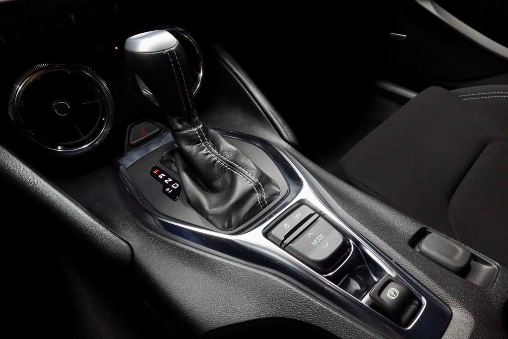 Used 2020 Chevrolet Camaro LT w/ Technology Package image 28