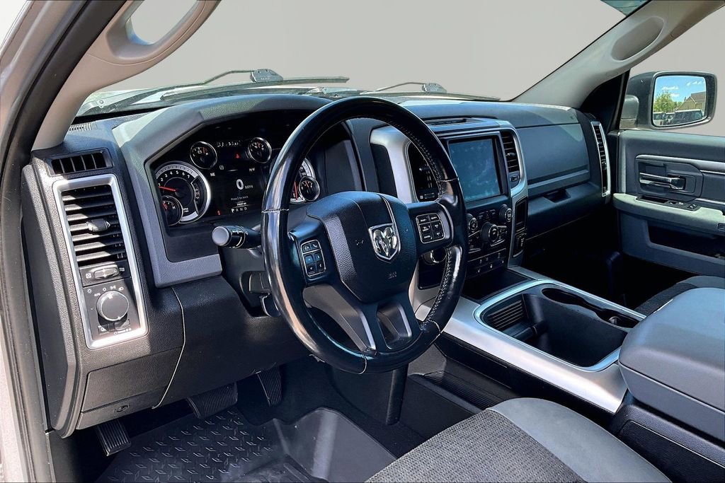 Used 2020 RAM 1500 Classic SLT w/ Luxury Group RWD image 14