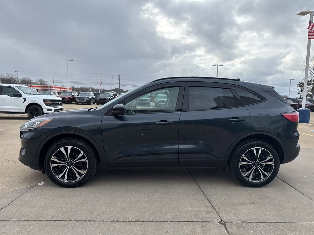 Certified 2022 Ford Escape SE w/ SE Sport Appearance Package image 4