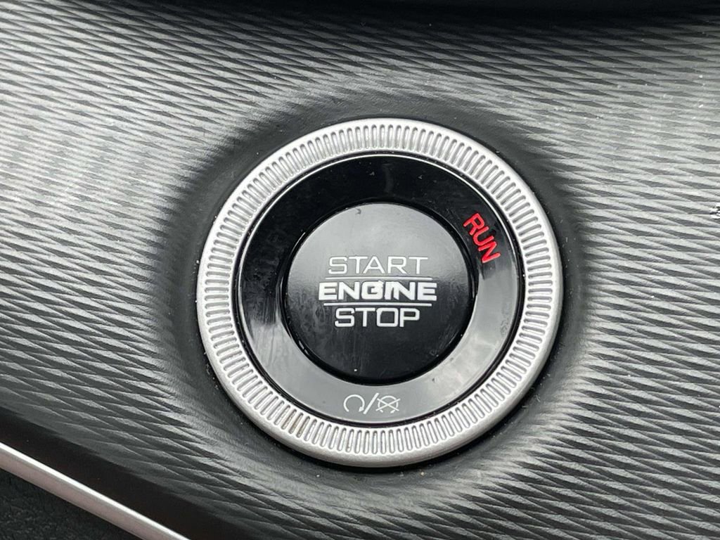 Used 2025 Jeep Grand Cherokee L Altitude image 24