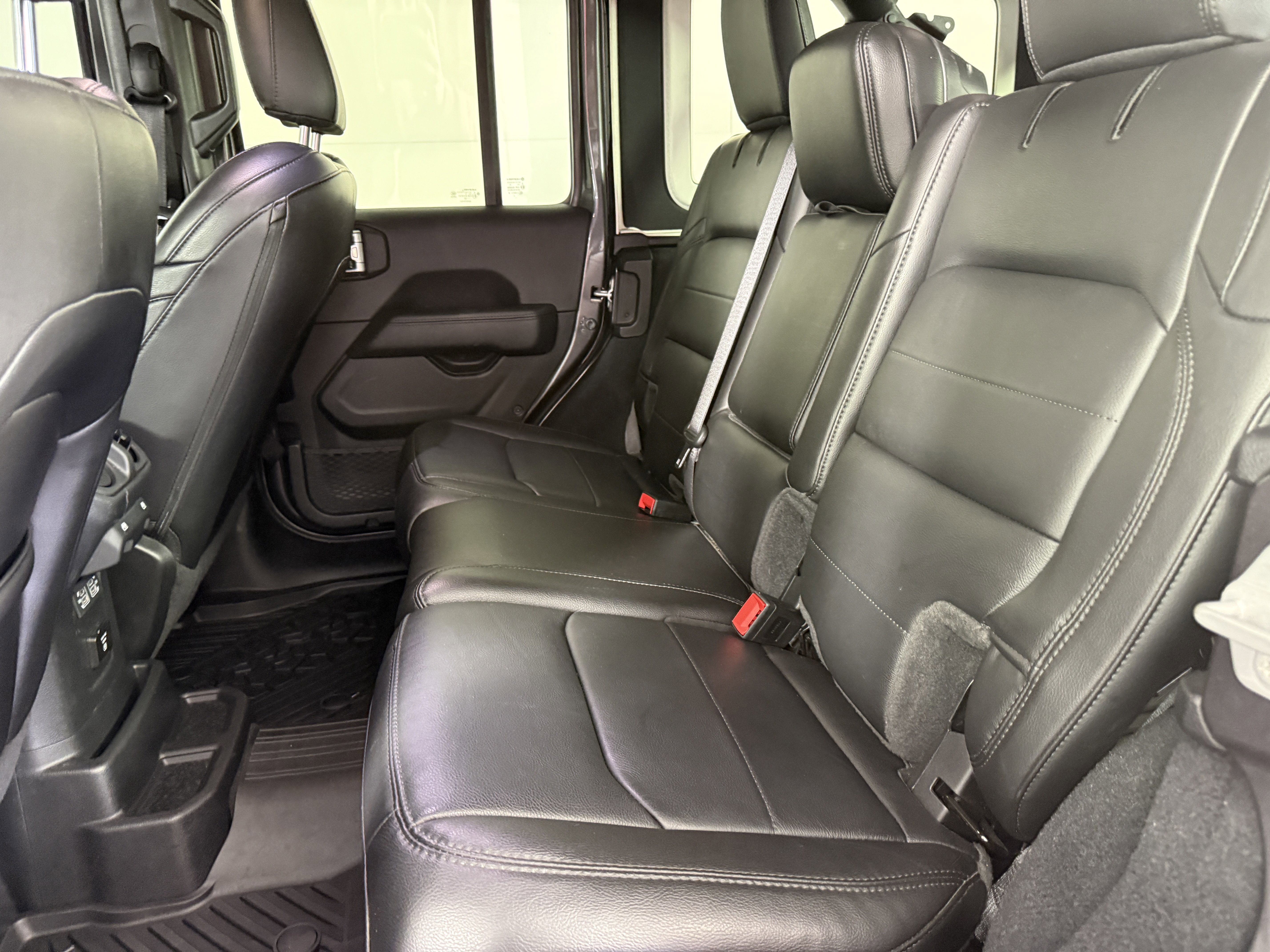 Used 2022 Jeep Wrangler Unlimited Sahara image 15