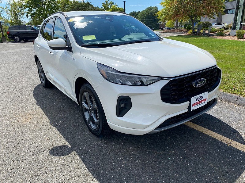 Certified 2023 Ford Escape ST-Line Select w/ Tech Pack #1 AWD/4WD image 3