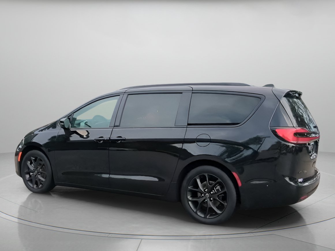 Used 2025 Chrysler Pacifica Limited FWD image 16