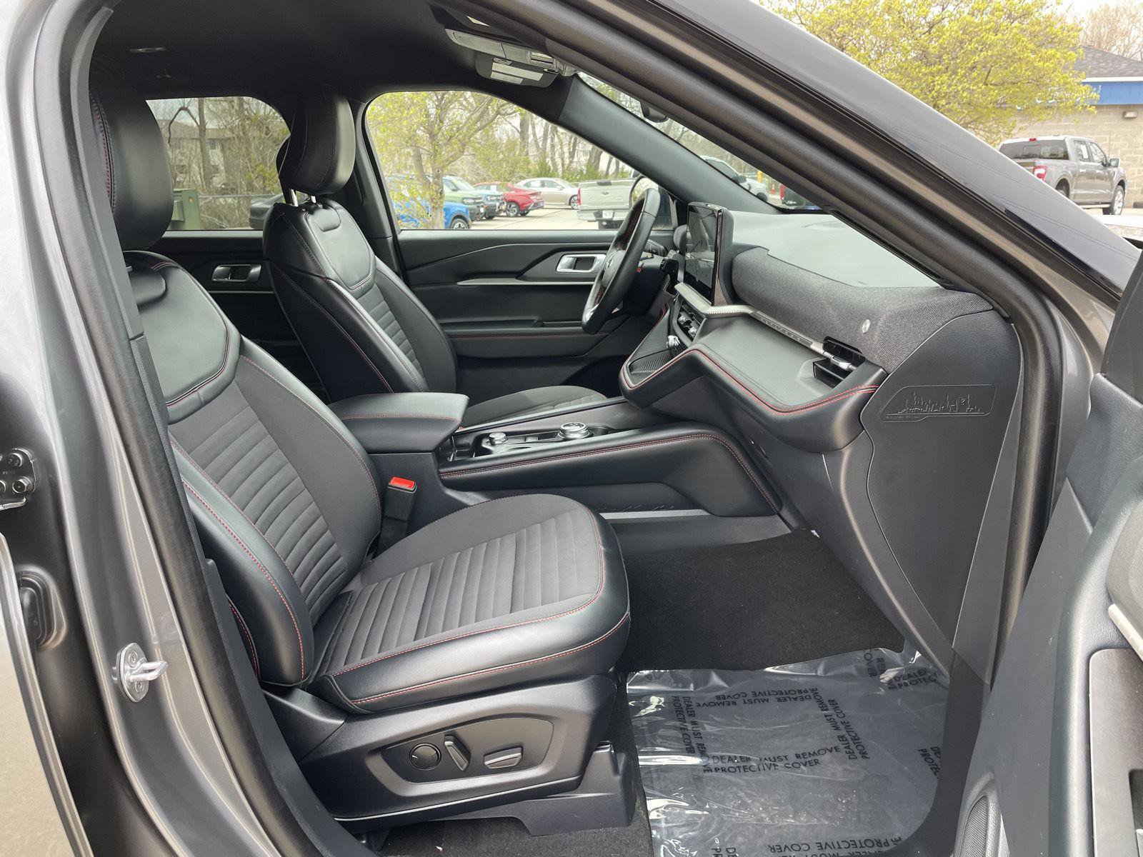 Certified 2025 Ford Explorer ST-Line w/ ST-Line Street Pack AWD/4WD image 19
