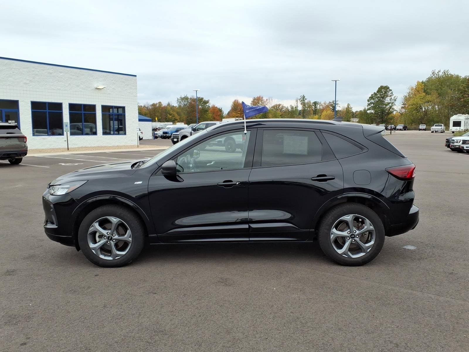 Certified 2024 Ford Escape ST-Line AWD/4WD image 2