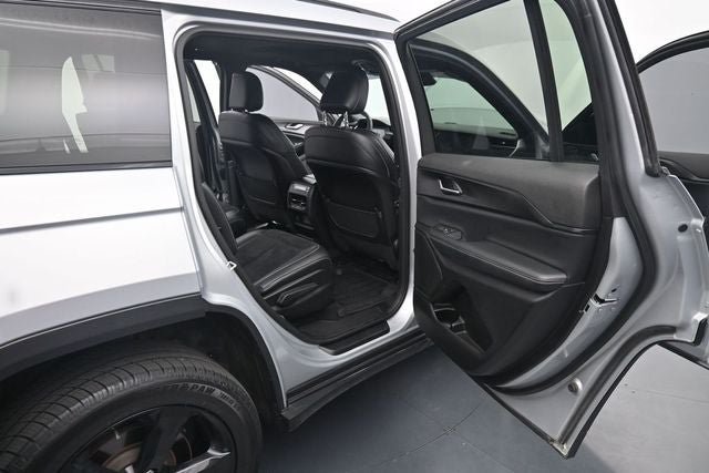 Used 2023 Jeep Grand Cherokee L Altitude AWD/4WD image 13