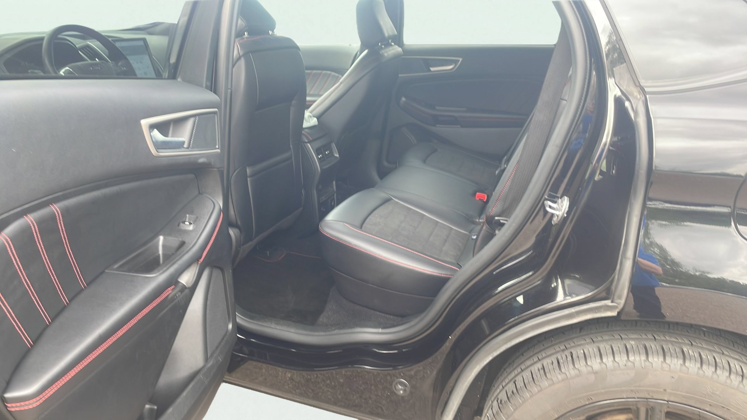 Certified 2024 Ford Edge ST-Line AWD/4WD image 12