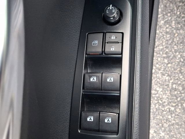 Used 2018 Toyota Camry SE image 24