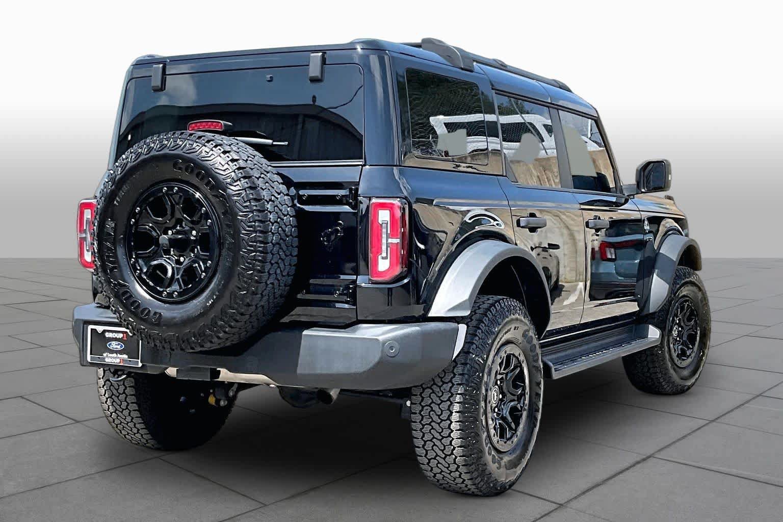 Certified 2025 Ford Bronco Outer Banks w/ Sasquatch Package AWD/4WD image 7