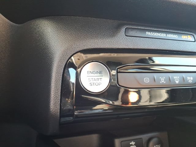 Certified 2025 Ford Escape SE FWD image 21