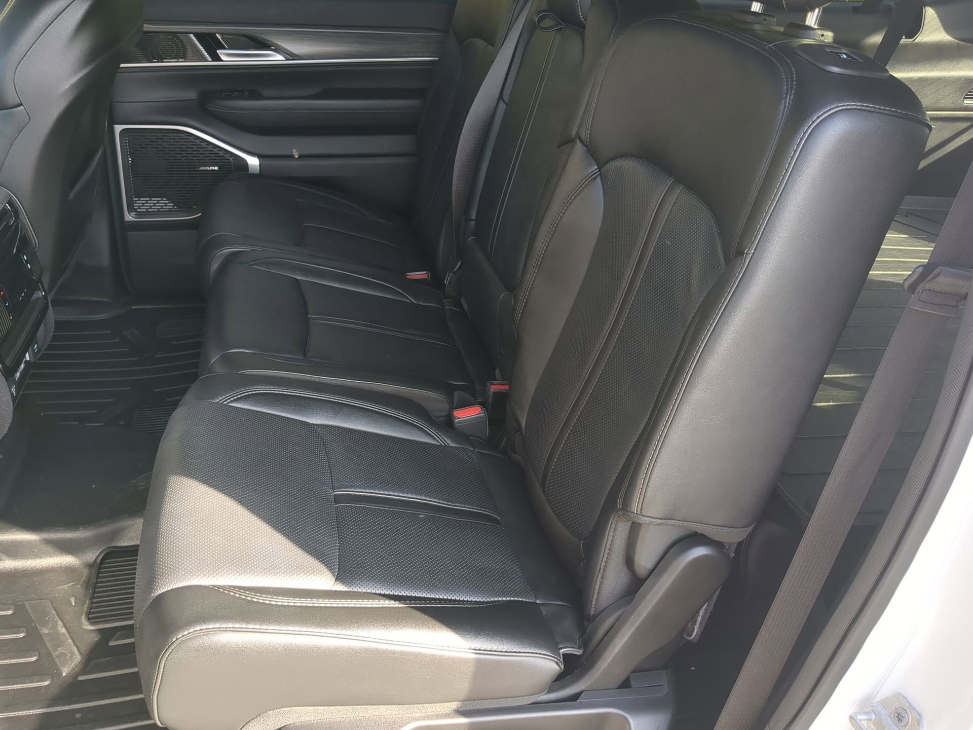 Used 2023 Jeep Wagoneer L Series III w/ Preferred Equipment Group image 47