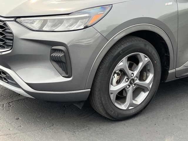 Certified 2023 Ford Escape ST-Line w/ Tech Pack #1 AWD/4WD image 9
