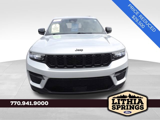 Used 2023 Jeep Grand Cherokee Altitude AWD/4WD image 2