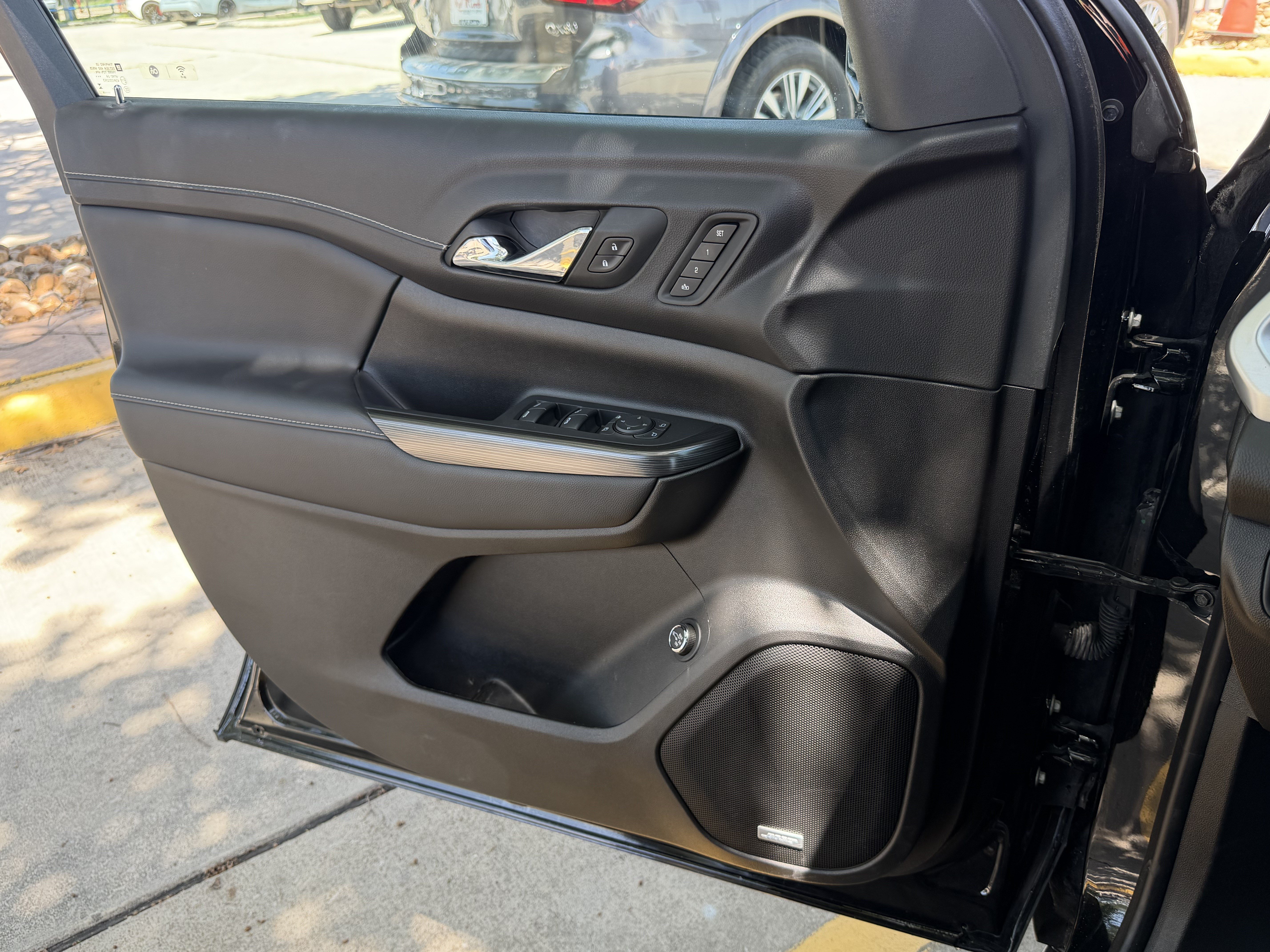 Used 2023 GMC Acadia SLT w/ Elevation Edition FWD image 23