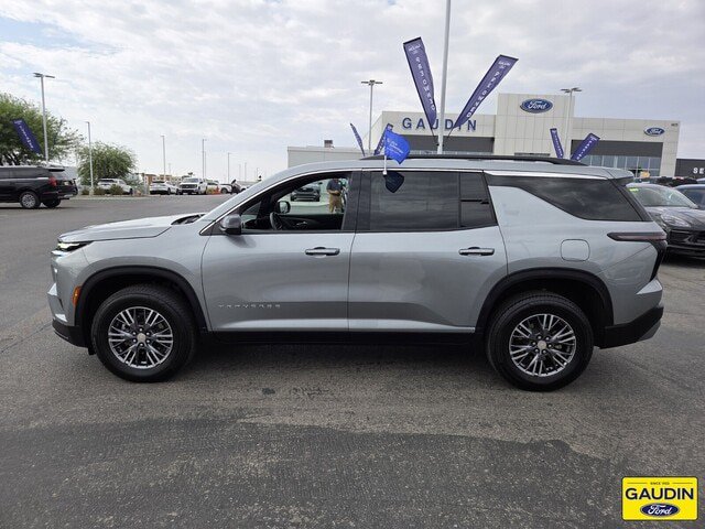 Used 2026 Chevrolet Traverse LT FWD image 4