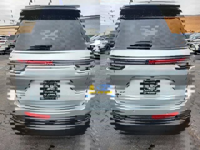 Used 2023 Jeep Grand Cherokee Altitude image 3