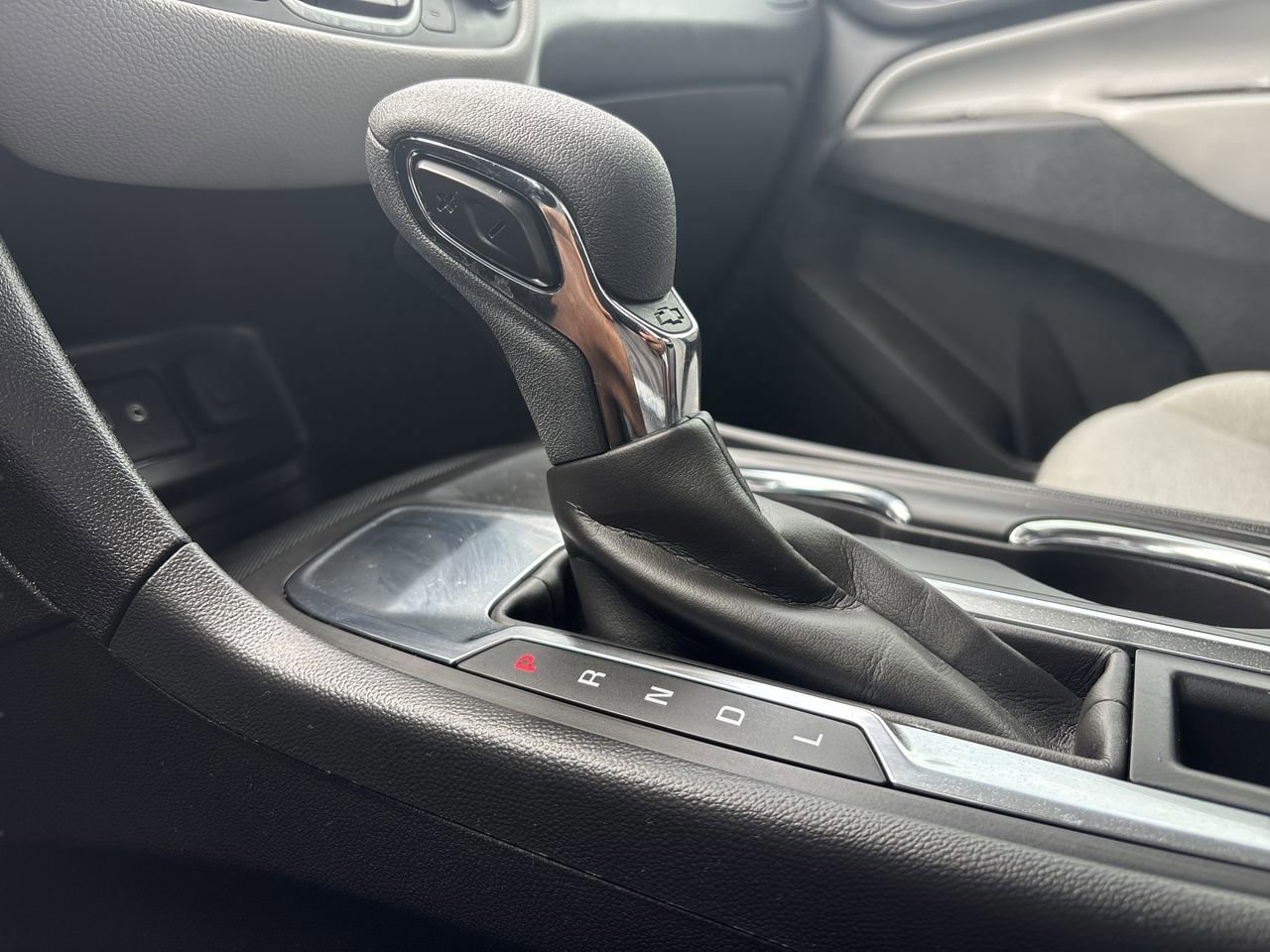 Used 2024 Chevrolet Equinox LS w/ LS Convenience Package image 28