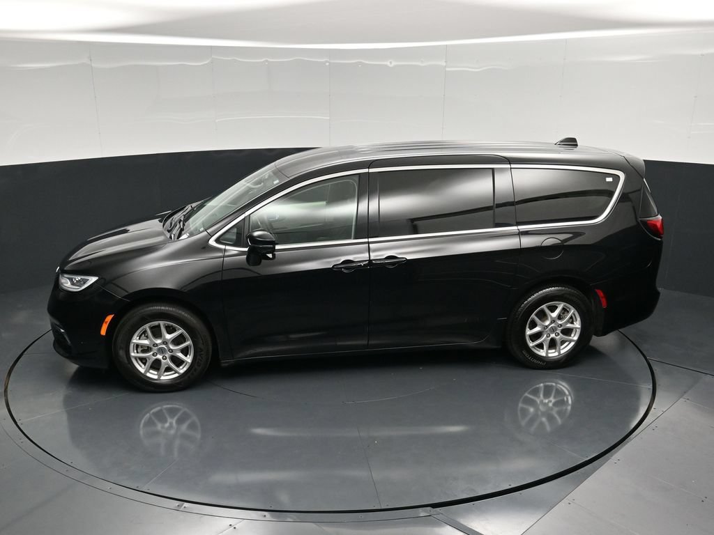 Used 2024 Chrysler Pacifica Touring-L FWD image 49