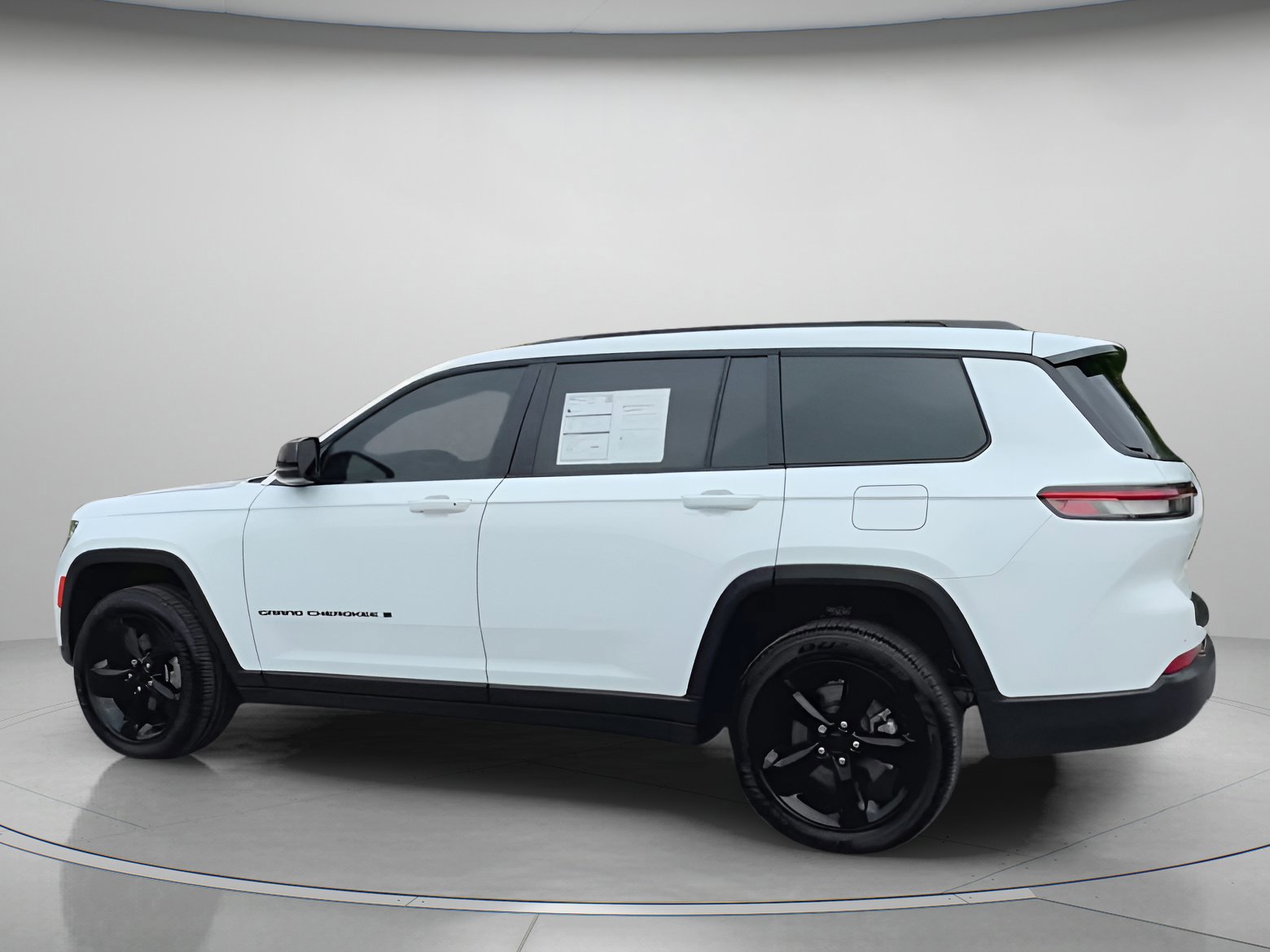 Used 2025 Jeep Grand Cherokee L Altitude image 11