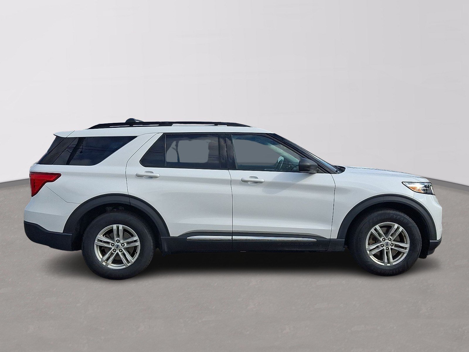 Certified 2021 Ford Explorer XLT w/ Class III Trailer Tow Package AWD/4WD image 7
