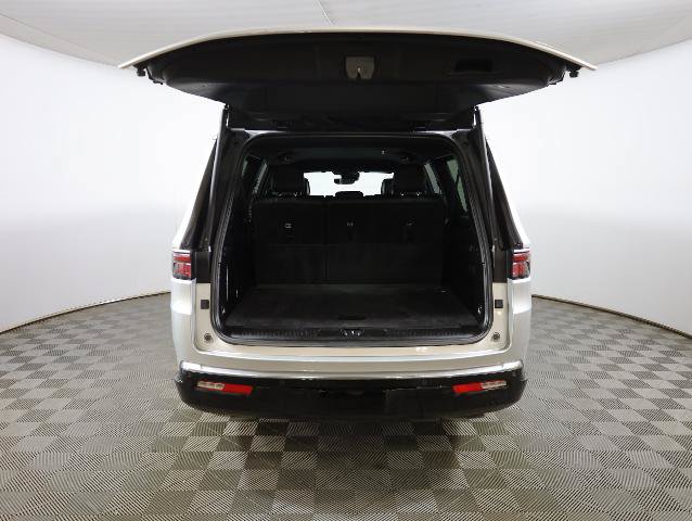 Used 2024 Jeep Wagoneer L Series II w/ Flexible Seating Group AWD/4WD image 37