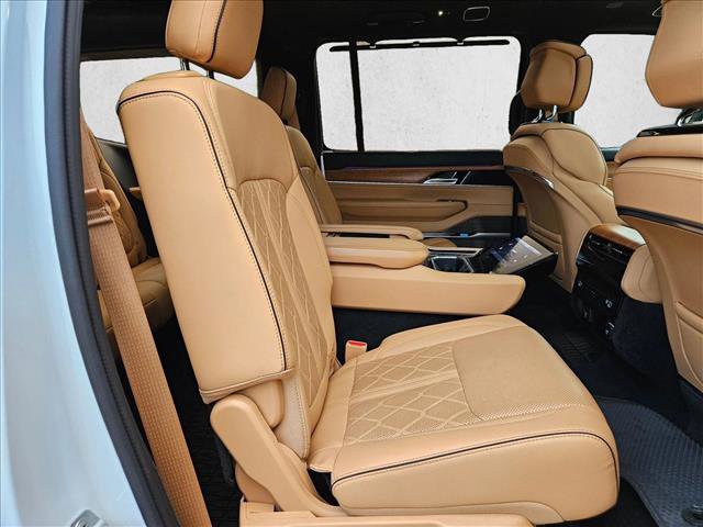 Used 2024 Jeep Grand Wagoneer Series III AWD/4WD image 19
