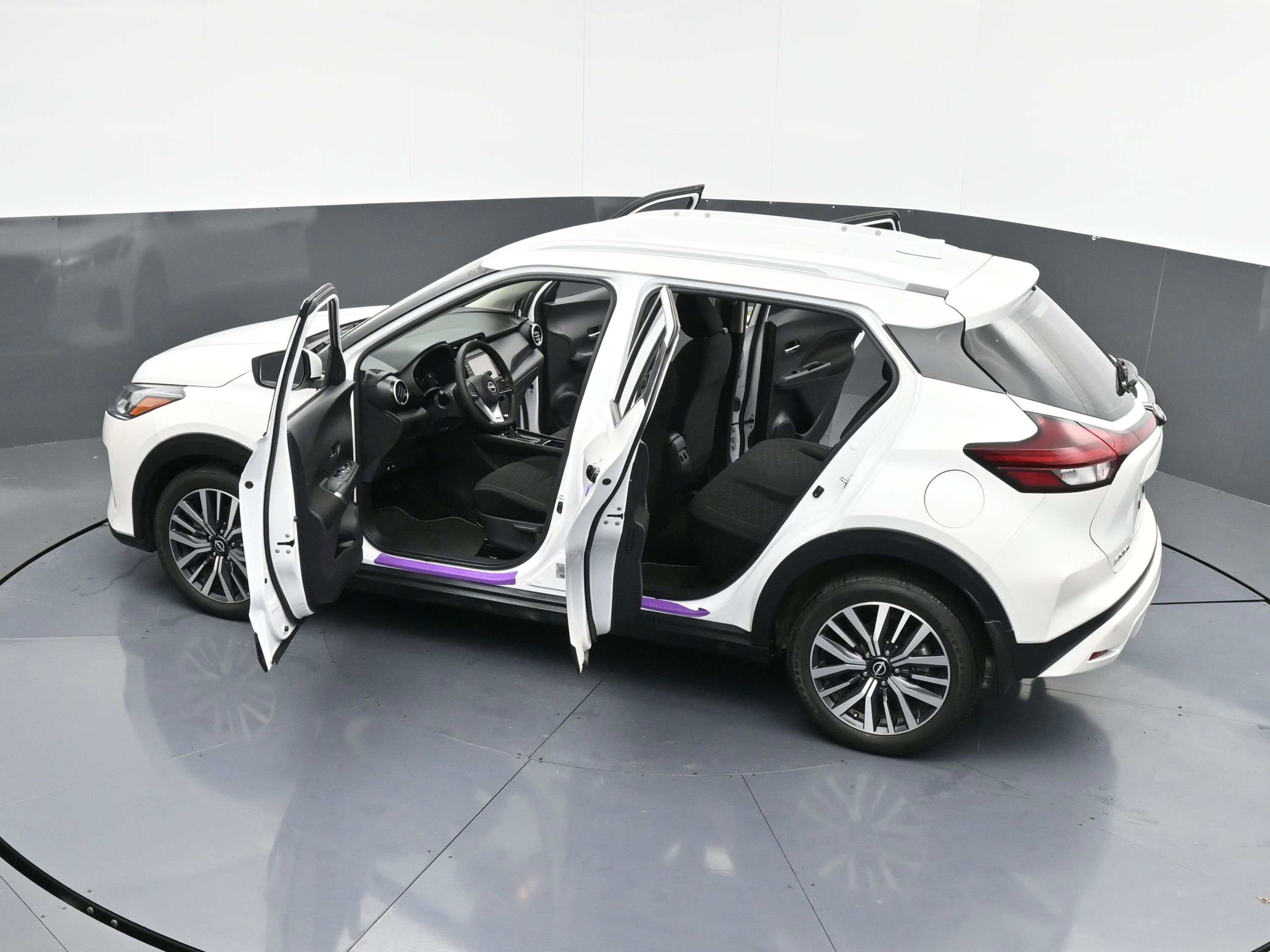 Used 2022 Nissan Kicks SV image 40