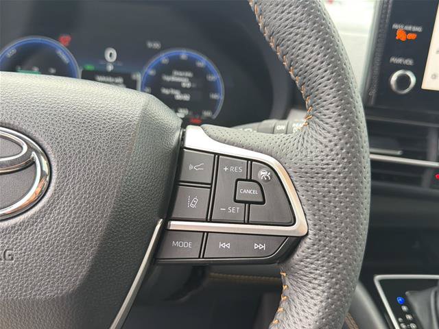 Used 2025 Toyota Sienna XLE Woodland Edition AWD/4WD image 23
