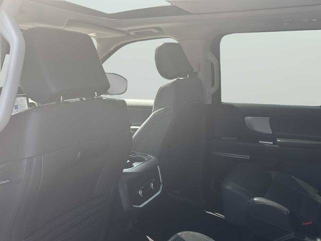 Certified 2025 Ford Expedition Active AWD/4WD image 38
