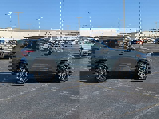 Used 2025 Chevrolet Trax LT w/ Driver Confidence Package image 7