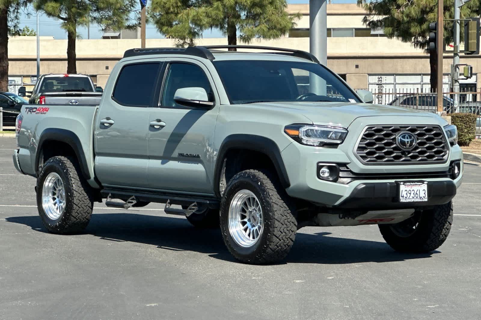 Used 2022 Toyota Tacoma TRD Off-Road w/ TRD Premium Off Road Package image 9