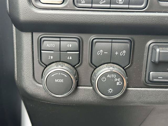 Used 2024 Chevrolet Tahoe Z71 w/ Luxury Package AWD/4WD image 29