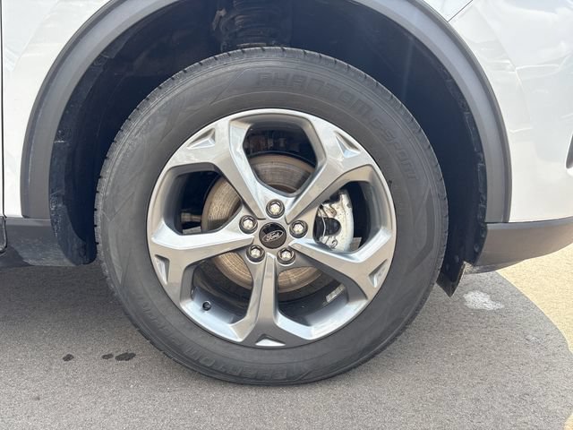 Certified 2025 Ford Escape ST-Line Select AWD/4WD image 13