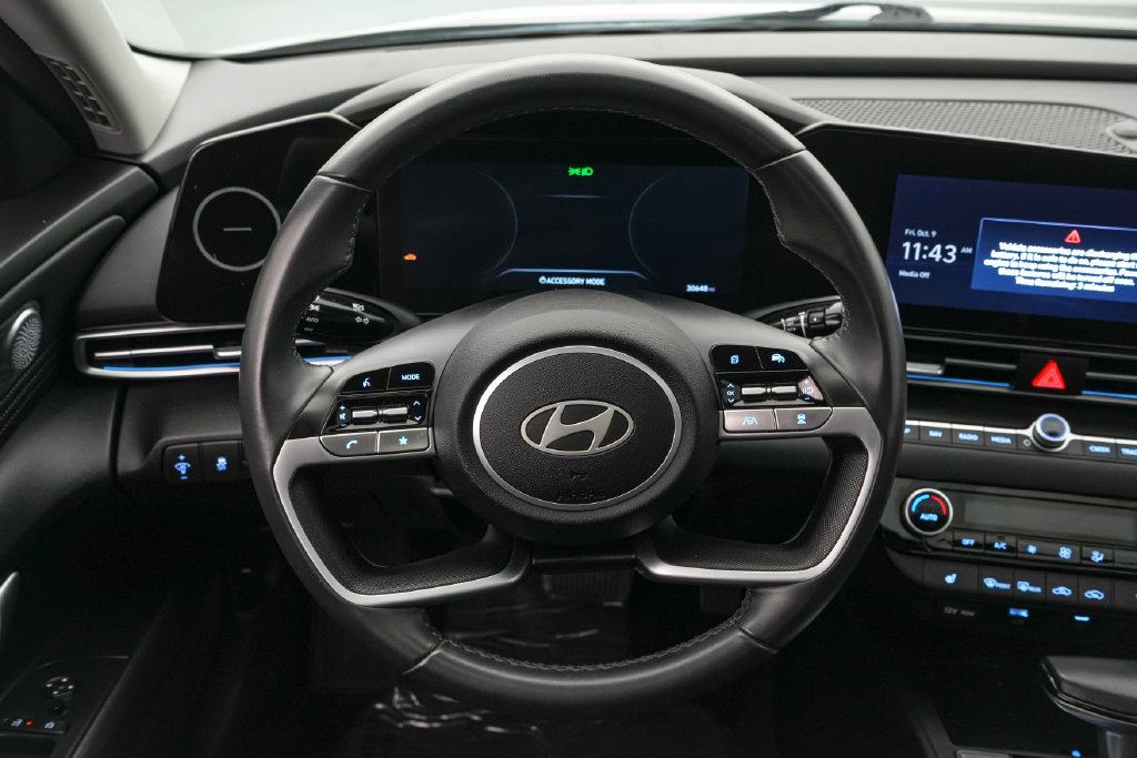Used 2025 Hyundai Elantra SEL FWD image 13