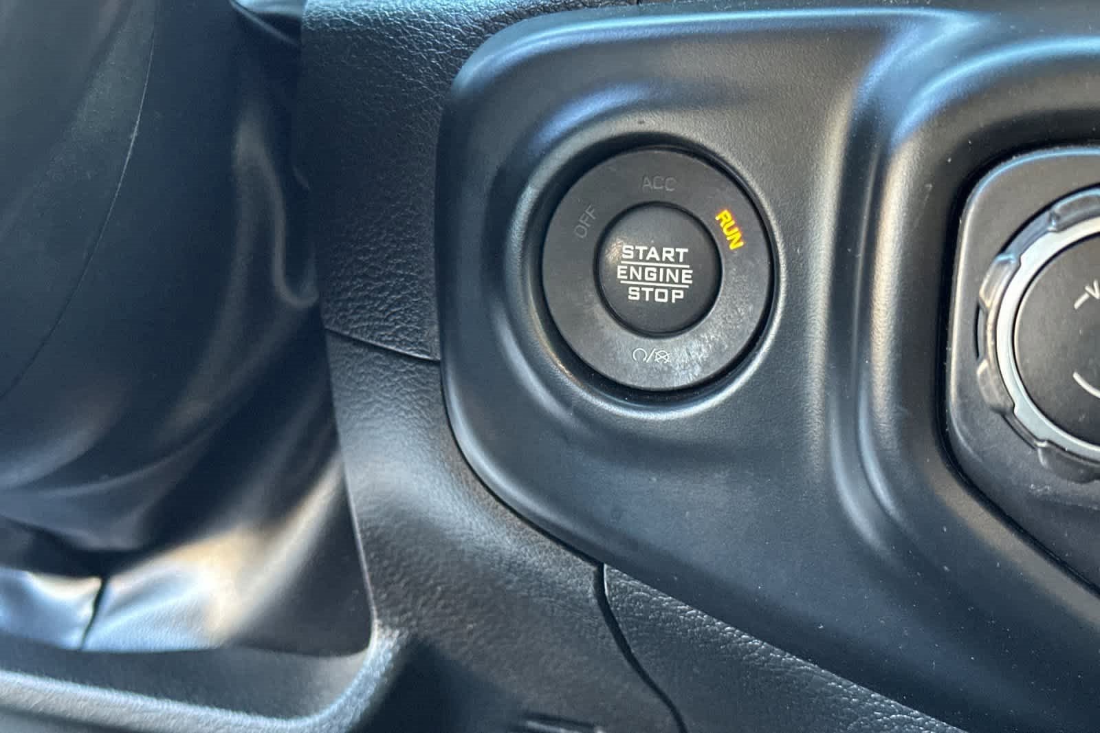 Used 2022 Jeep Wrangler Unlimited Sahara image 24