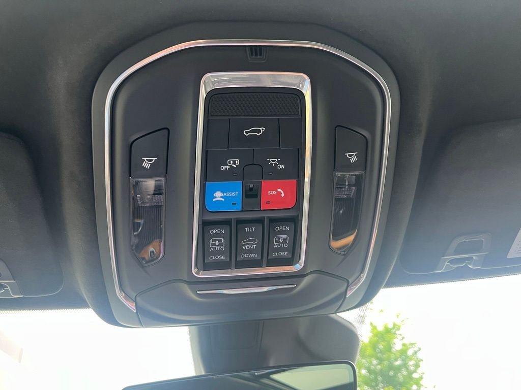 Used 2025 Jeep Grand Cherokee L Summit AWD/4WD image 41